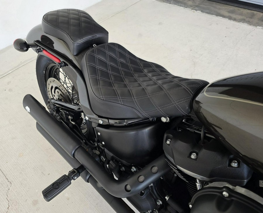 2020 Harley-Davidson® Street Bob® River Rock Gray