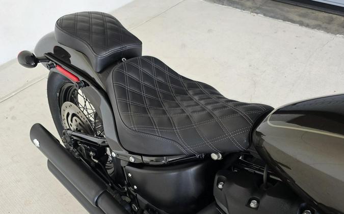 2020 Harley-Davidson® Street Bob® River Rock Gray