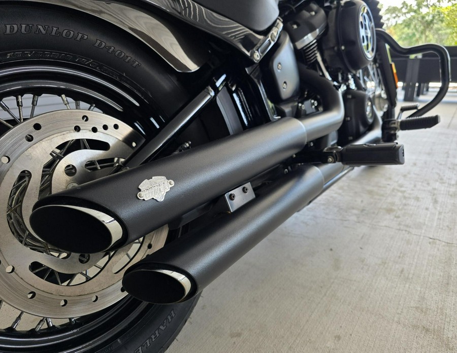 2020 Harley-Davidson® Street Bob® River Rock Gray