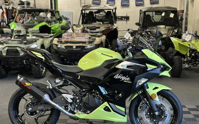 2026 Kawasaki Ninja® 500 ABS Metallic Yellowish Green/Ebony