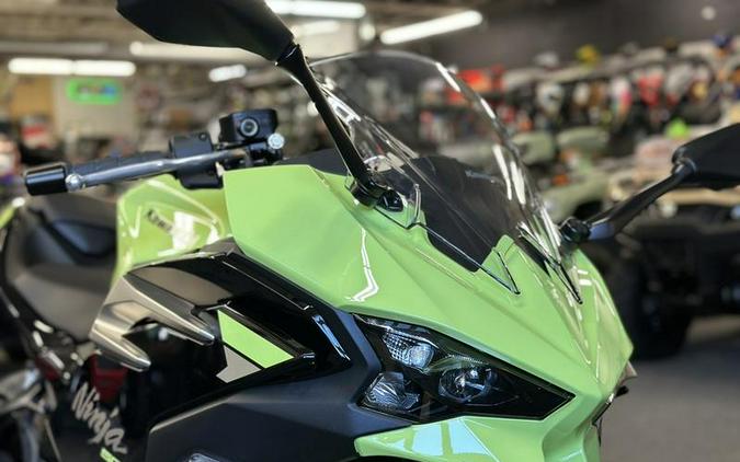 2026 Kawasaki Ninja® 500 ABS Metallic Yellowish Green/Ebony