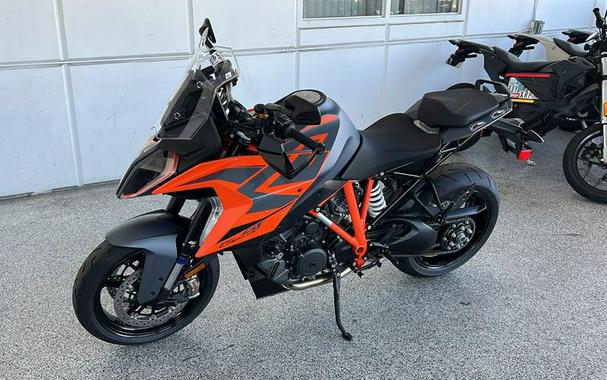 2023 KTM 1290 SUPER DUKE GT