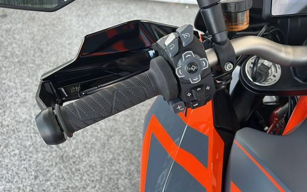 2023 KTM 1290 SUPER DUKE GT