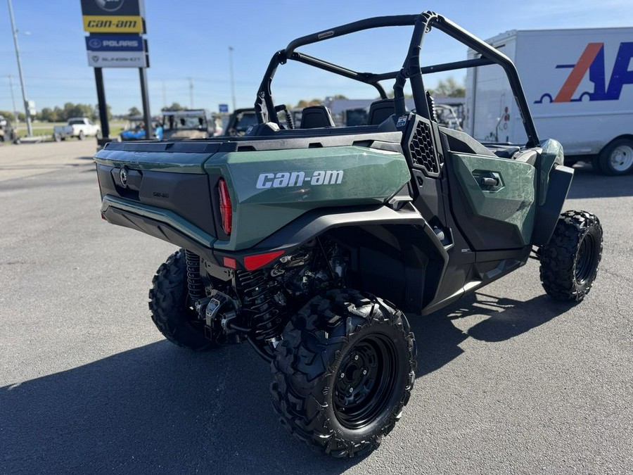 2026 Can-Am® Commander DPS 700