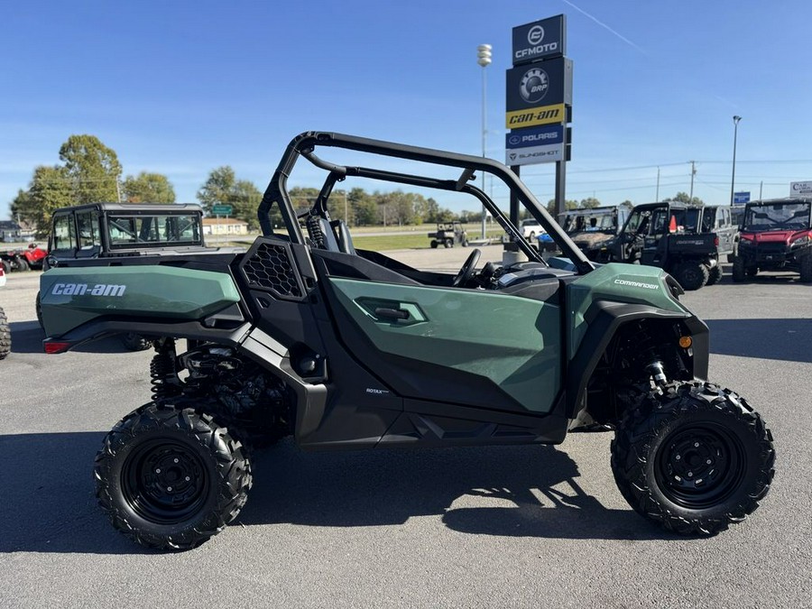 2026 Can-Am® Commander DPS 700