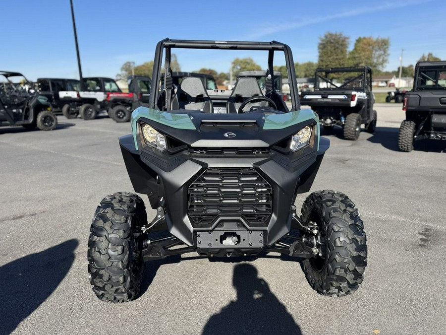 2026 Can-Am® Commander DPS 700
