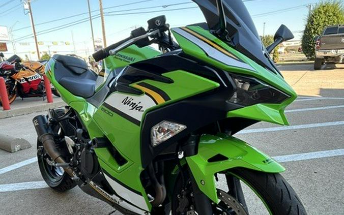2025 Kawasaki Ninja® 500 SE KRT Edition ABS