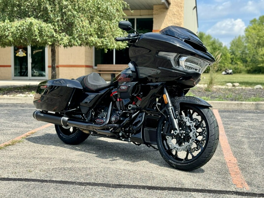 2024 Harley-Davidson CVO™ Road Glide® ST Raven Metallic