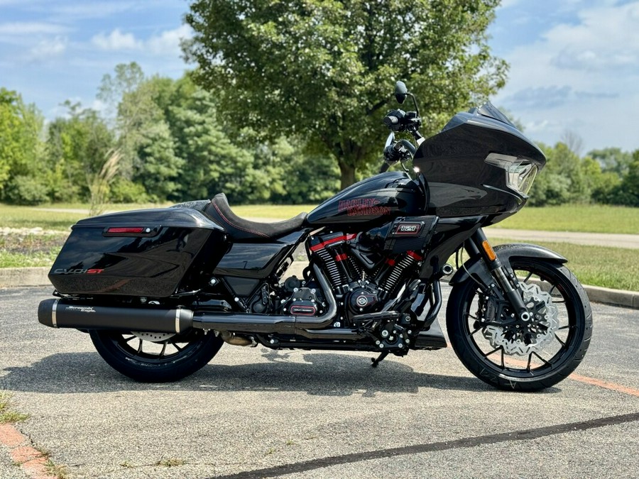 2024 Harley-Davidson CVO™ Road Glide® ST Raven Metallic