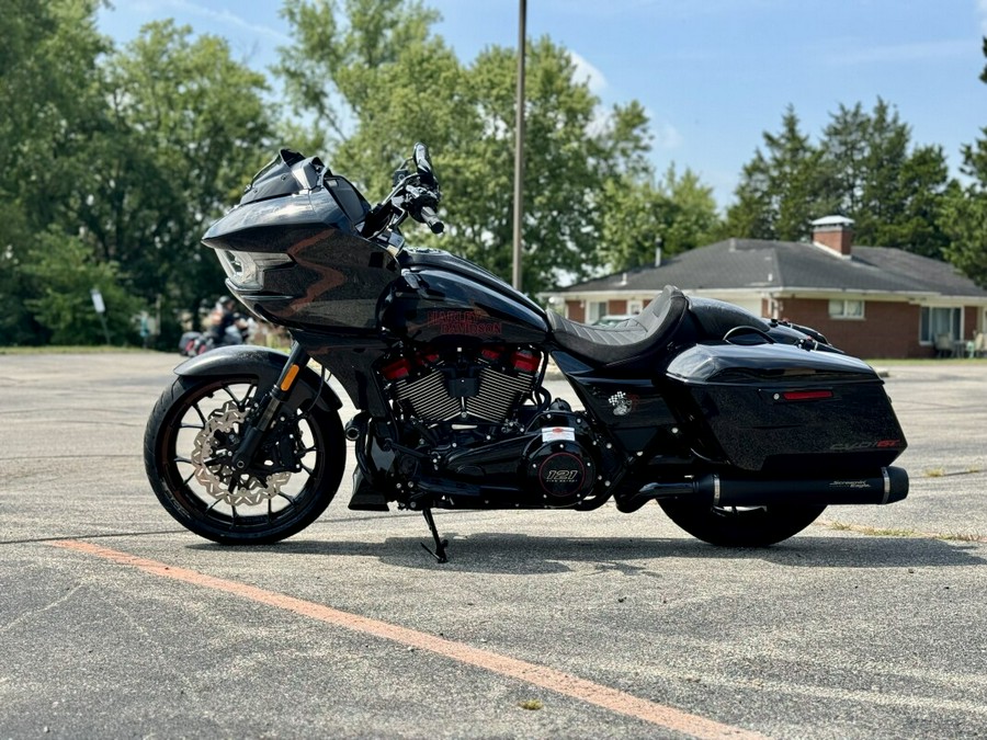 2024 Harley-Davidson CVO™ Road Glide® ST Raven Metallic