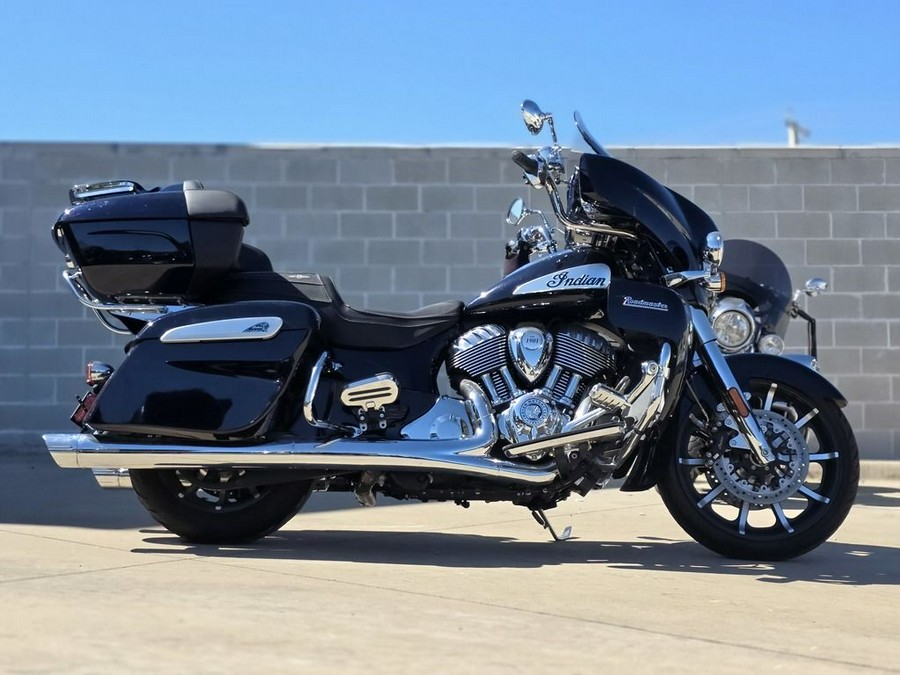 2021 Indian Motorcycle® Roadmaster® Limited Thunder Black Azure Crystal