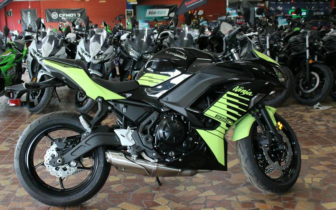 2026 Kawasaki NINJA 650 ABS Metallic Yellowish Green/Metallic Spark Black - TDAH1179