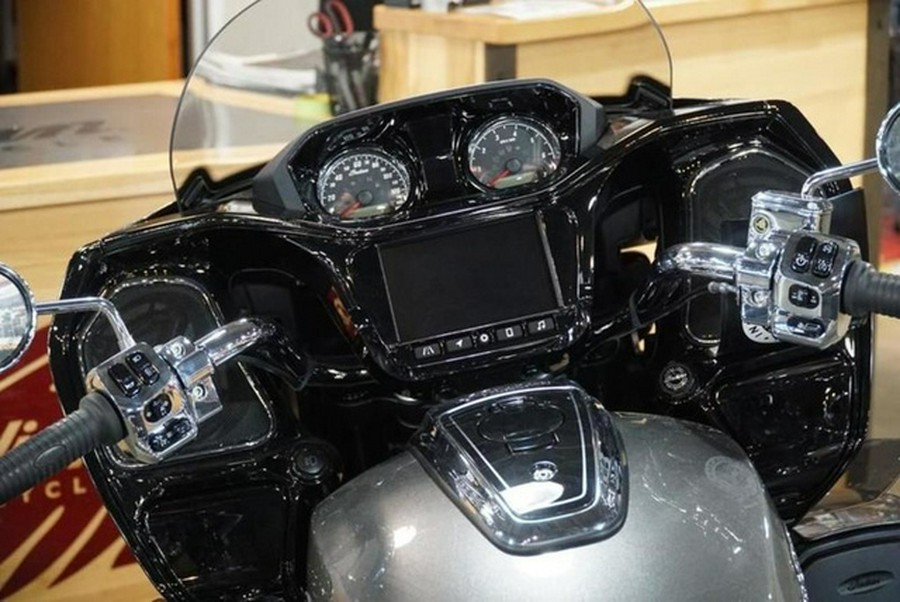 2024 Indian Pursuit Limited with PowerBand Audio Package Titanium/Black Metallic