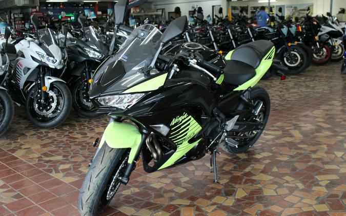 2026 Kawasaki NINJA 650 ABS Metallic Yellowish Green/Metallic Spark Black - TDAH0737