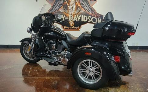 Harley-Davidson Tri Glide Ultra 2021 FLHTCUTG 855176T BLACK W/PINSTRIPE