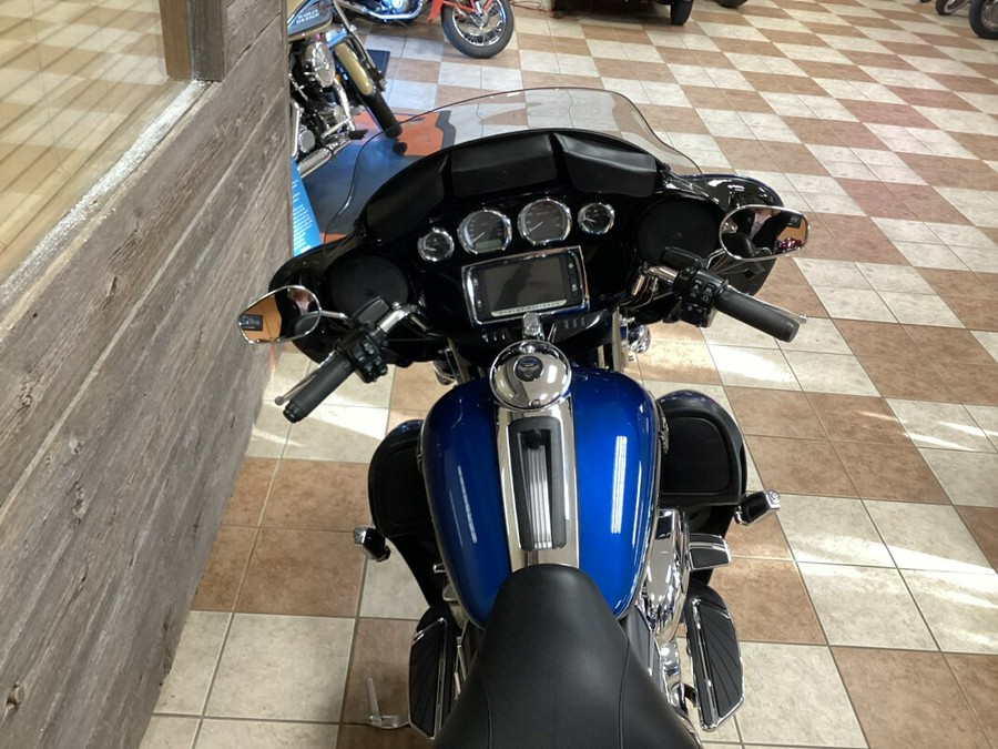 2018 Harley-Davidson® Ultra Limited Legend Blue/Vivid Black