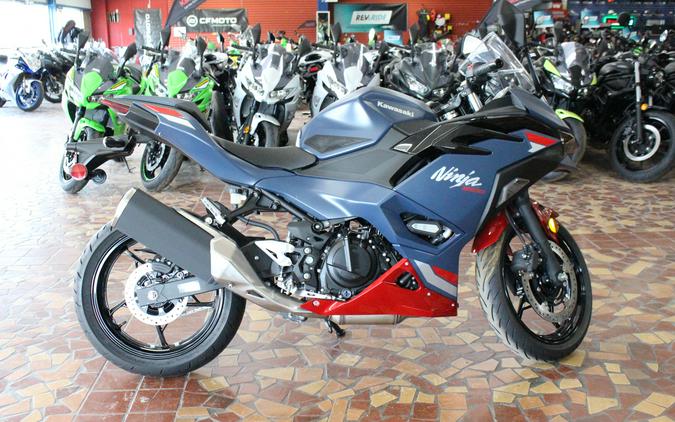 2026 Kawasaki Ninja 500 SE ABS Metallic Matte Twilight Blue/Candy Persimmon Red - TDA86459