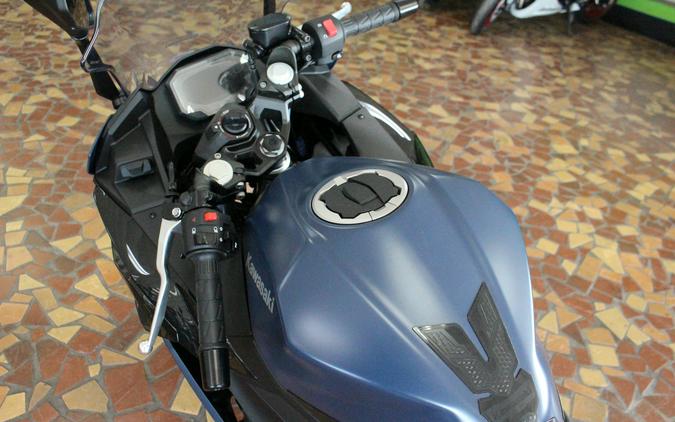 2026 Kawasaki Ninja 500 SE ABS Metallic Matte Twilight Blue/Candy Persimmon Red - TDA99949