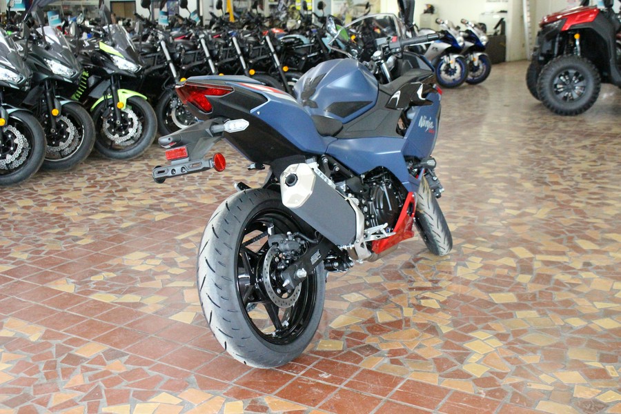 2026 Kawasaki Ninja 500 SE ABS Metallic Matte Twilight Blue/Candy Persimmon Red - TDA99949