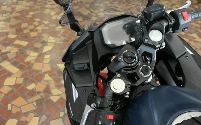 2026 Kawasaki Ninja 500 SE ABS Metallic Matte Twilight Blue/Candy Persimmon Red - TDA99949