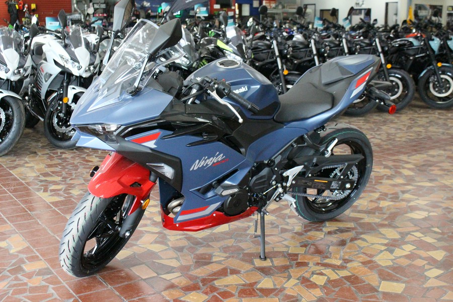 2026 Kawasaki Ninja 500 SE ABS Metallic Matte Twilight Blue/Candy Persimmon Red - TDA99949