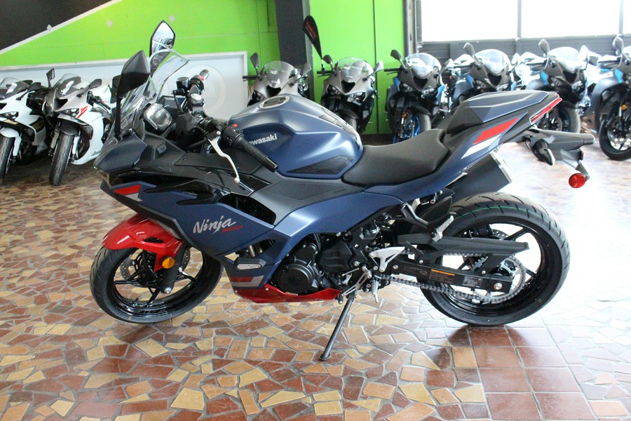 2026 Kawasaki Ninja 500 SE ABS Metallic Matte Twilight Blue/Candy Persimmon Red - TDA99949