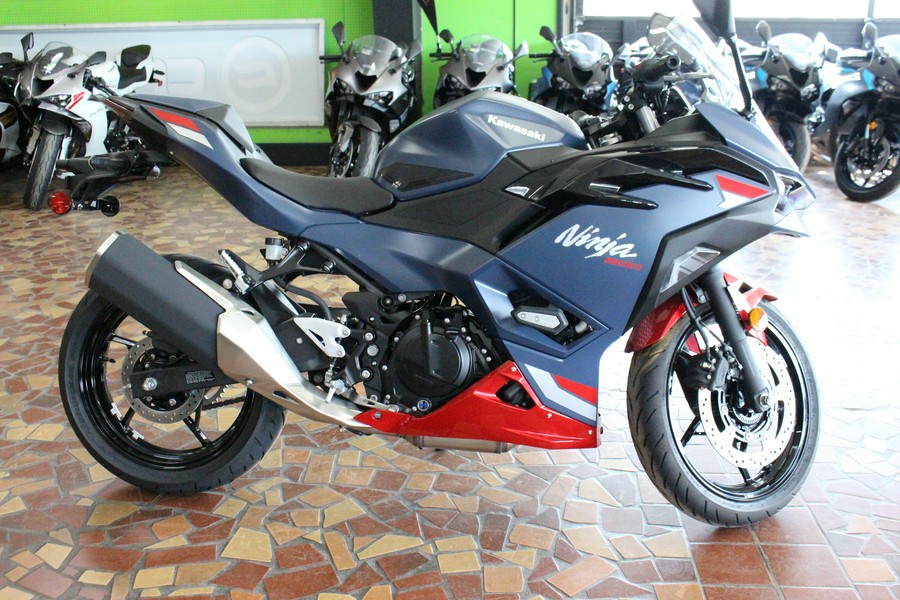 2026 Kawasaki Ninja 500 SE ABS Metallic Matte Twilight Blue/Candy Persimmon Red - TDA99949