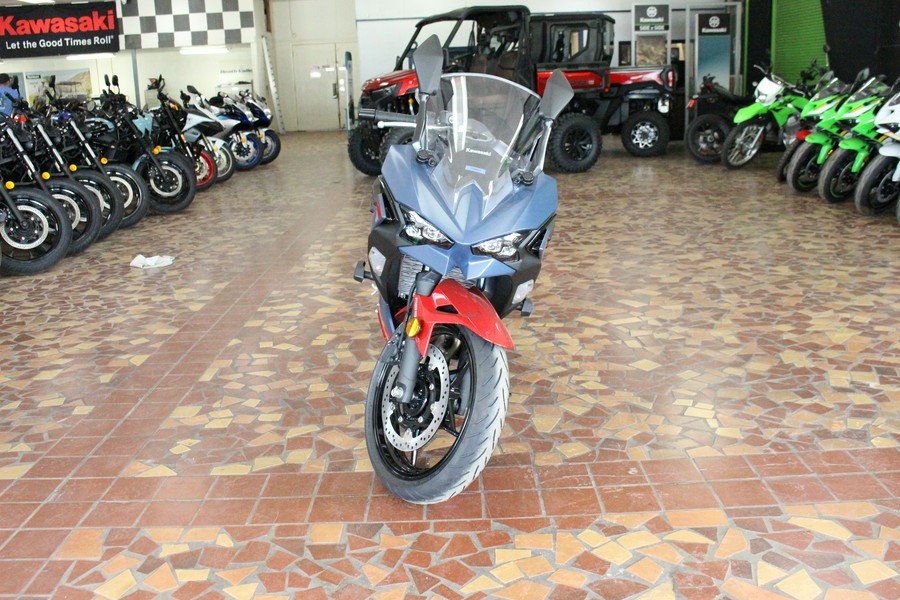 2026 Kawasaki Ninja 500 SE ABS Metallic Matte Twilight Blue/Candy Persimmon Red - TDA99949