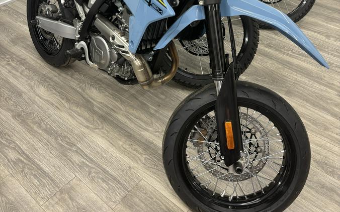 2026 Suzuki DR-Z 4SM+