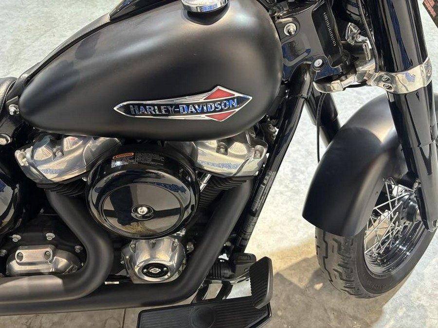 2018 Harley-Davidson® FLSL - Softail® Softail Slim®