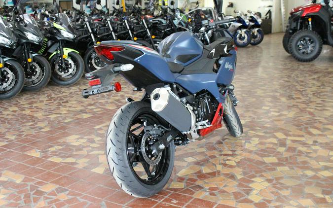 2026 Kawasaki Ninja 500 SE ABS Metallic Matte Twilight Blue/Candy Persimmon Red - TDA86433