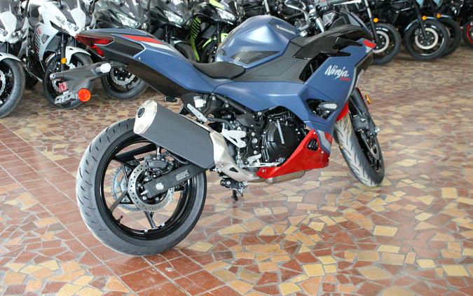 2026 Kawasaki Ninja 500 SE ABS Metallic Matte Twilight Blue/Candy Persimmon Red - TDA86433