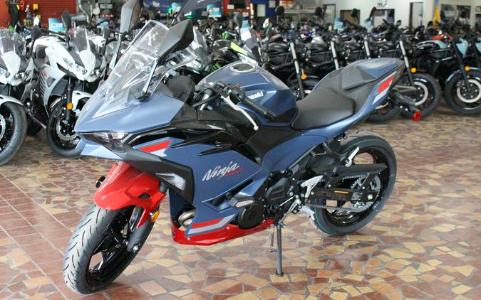 2026 Kawasaki Ninja 500 SE ABS Metallic Matte Twilight Blue/Candy Persimmon Red - TDA86433