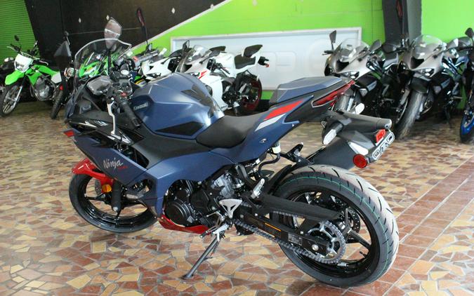 2026 Kawasaki Ninja 500 SE ABS Metallic Matte Twilight Blue/Candy Persimmon Red - TDA86433