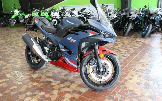 2026 Kawasaki Ninja 500 SE ABS Metallic Matte Twilight Blue/Candy Persimmon Red - TDA86433