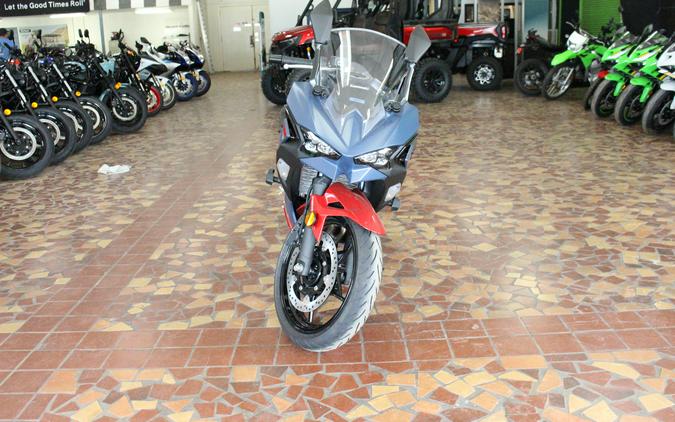2026 Kawasaki Ninja 500 SE ABS Metallic Matte Twilight Blue/Candy Persimmon Red - TDA86433