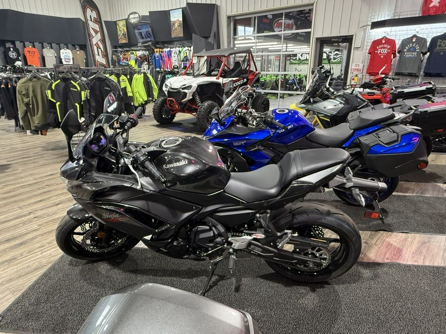 2026 Kawasaki Ninja® 650 Base