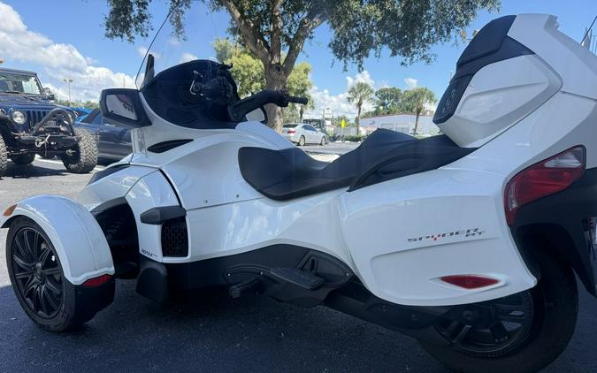 2018 Can-Am Spyder RT 6-speed semi-automatic with reverse (SE6)