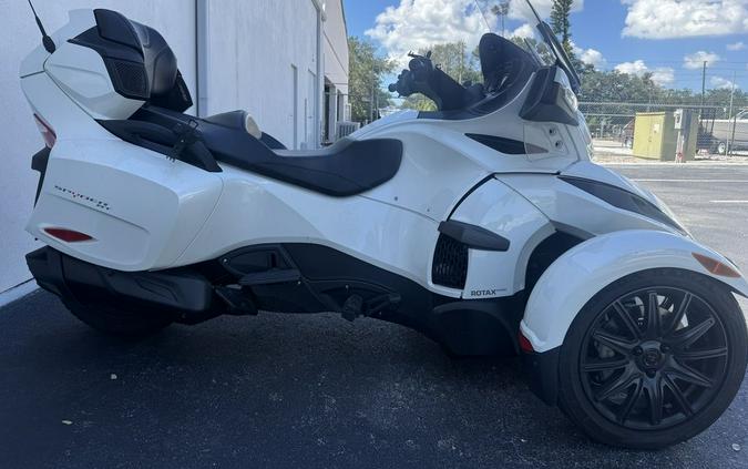 2018 Can-Am Spyder RT 6-speed semi-automatic with reverse (SE6)