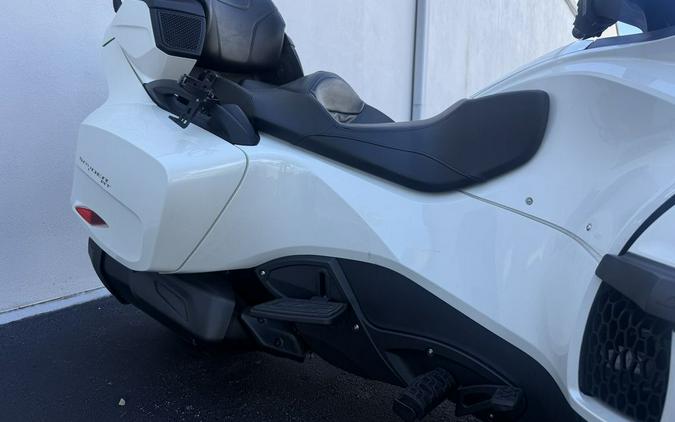 2018 Can-Am Spyder RT 6-speed semi-automatic with reverse (SE6)
