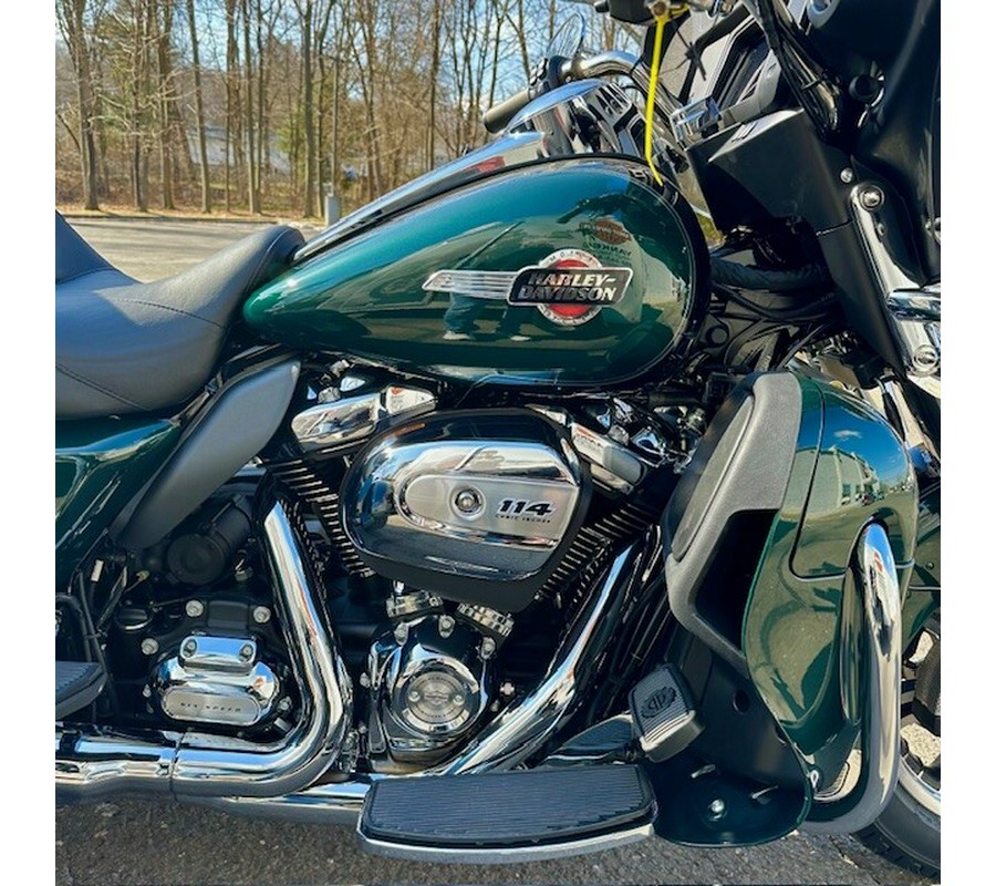 2024 FLHTCUTG Tri Glide Ultra