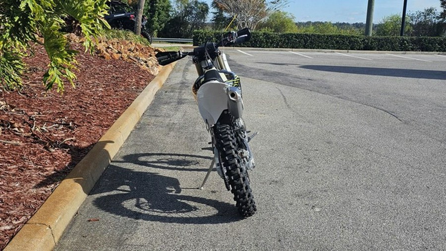 2026 Triumph TF 250-C Jet black/ Pure white 250-C