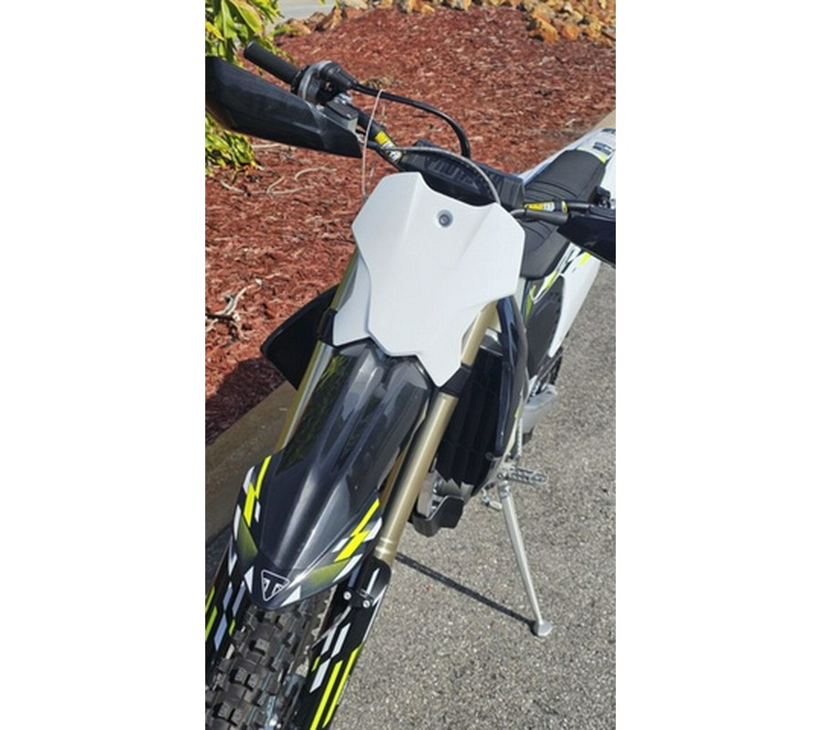 2026 Triumph TF 250-C Jet black/ Pure white 250-C