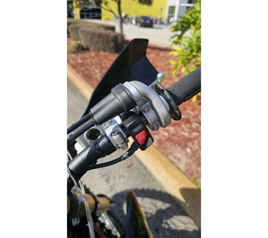 2026 Triumph TF 250-C Jet black/ Pure white 250-C