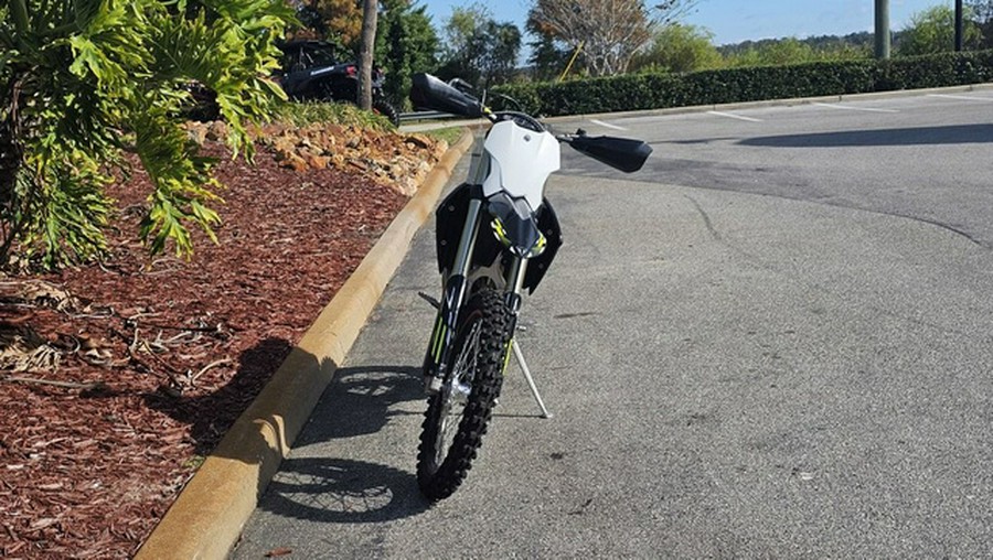 2026 Triumph TF 250-C Jet black/ Pure white 250-C