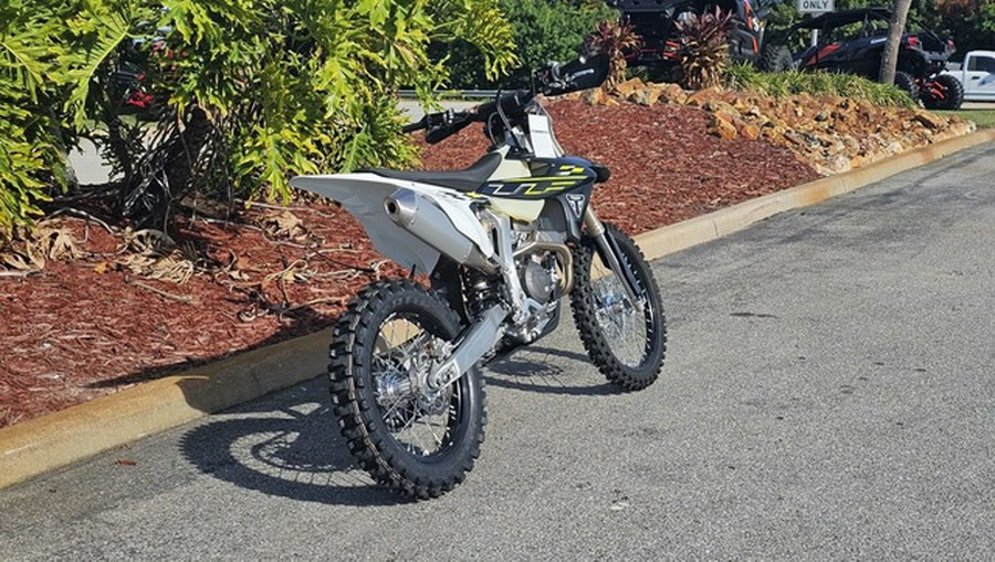 2026 Triumph TF 250-C Jet black/ Pure white 250-C