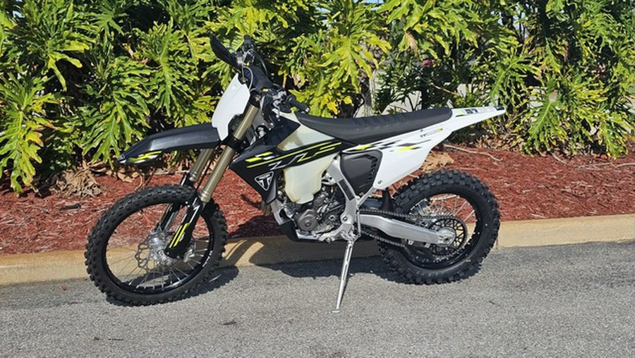 2026 Triumph TF 250-C Jet black/ Pure white 250-C