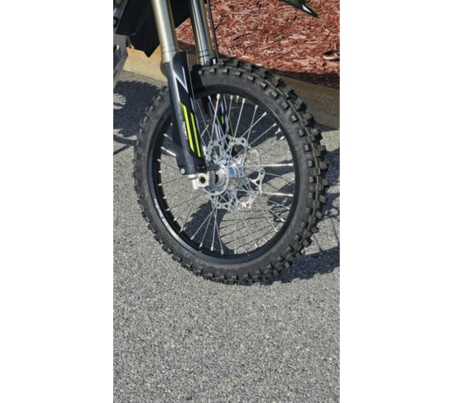 2026 Triumph TF 250-C Jet black/ Pure white 250-C