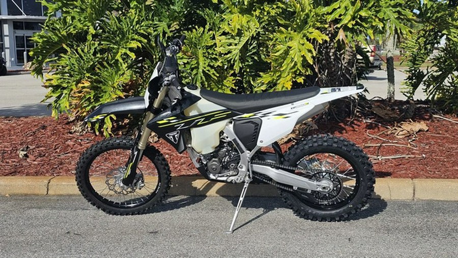 2026 Triumph TF 250-C Jet black/ Pure white 250-C