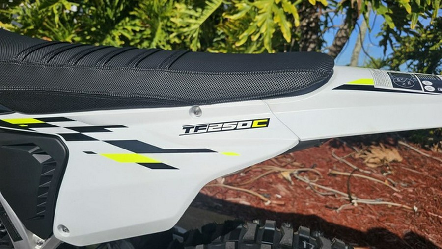 2026 Triumph TF 250-C Jet black/ Pure white 250-C